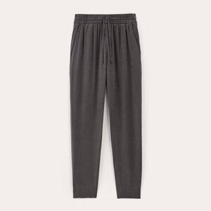 Everlane Women's Tapered Pant in Butterlite in Graphite, Size 2XS